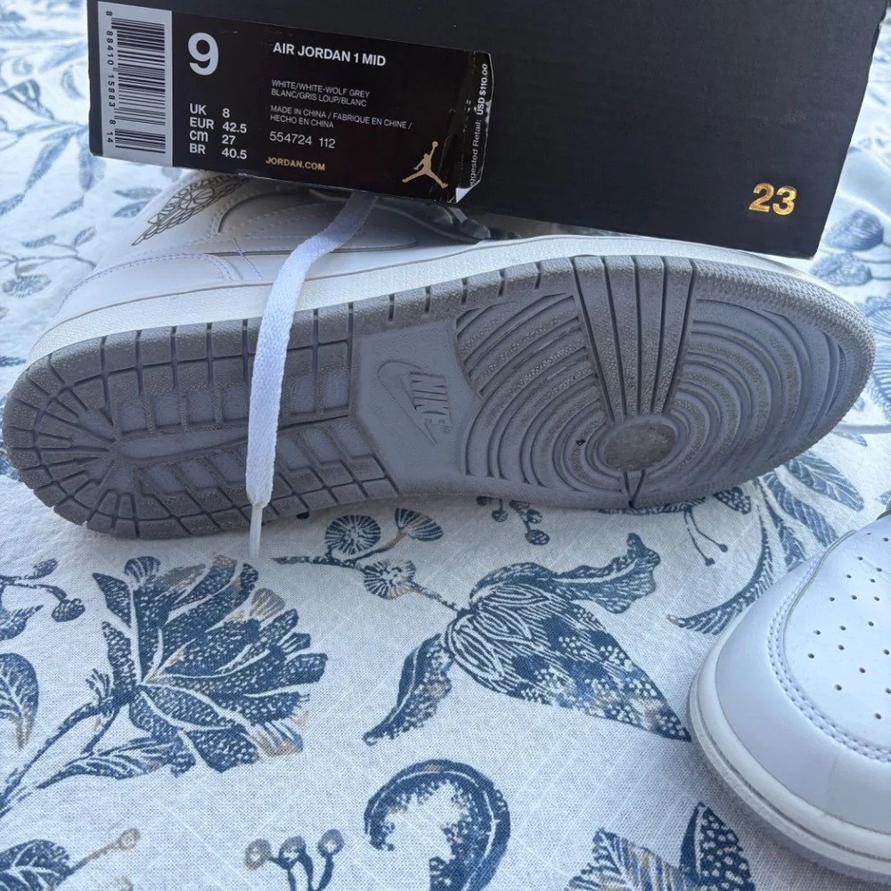 Jordan 1 Mid White Wolf Grey (2016) - Size 9 (554724-112 ) - Picture 8 of 8